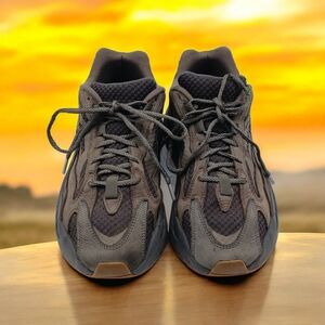 Adidas Yeezy Boost 700 V2 Geode Size 11.5